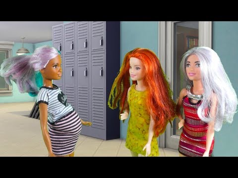 Rodzinka Barbie - Nowa koleżanka na studiach. Bajka dla dzieci po polsku the Sims 4 odc.43
