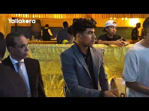 عمر الساعي لاعب الأهلي يتلقى العزاء في مدربه السابق إيهاب جلال