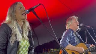 Wendy Oldfield &amp; Robin Auld - Rikki Tikki Tavi (live)