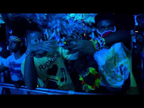 TomorrowWorld 2013 - AraabMuzik