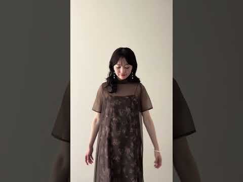 ブラウンのプリントレイヤードオーガンジードレス 動画