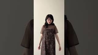 ブラウンのプリントレイヤードオーガンジードレス 動画