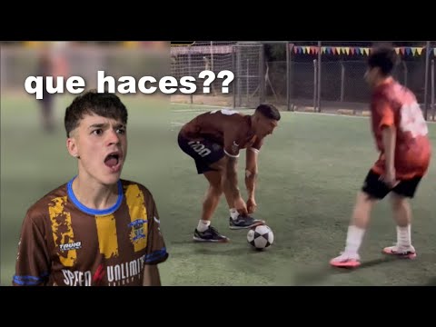 He ties his shoelaces in the middle of the MATCH - Matchday 1 [T2]