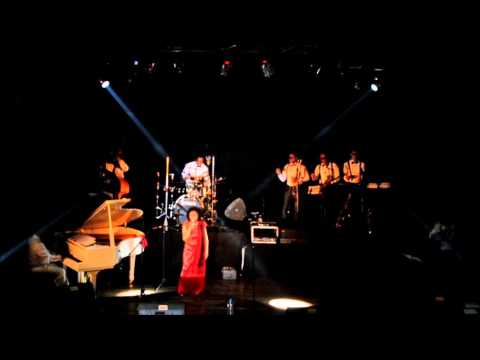 Lalao Rabeson: Izaho irery monja sisa [Live CC ESCA Antanimena]