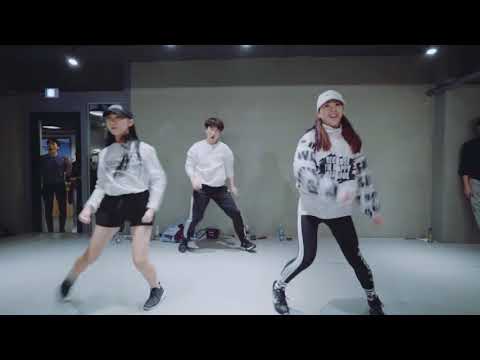 B3 money-(Desta Maneira Official Video)