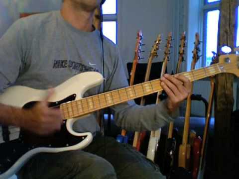 L203 Gm fill with Dm arpeggio - bass lesson