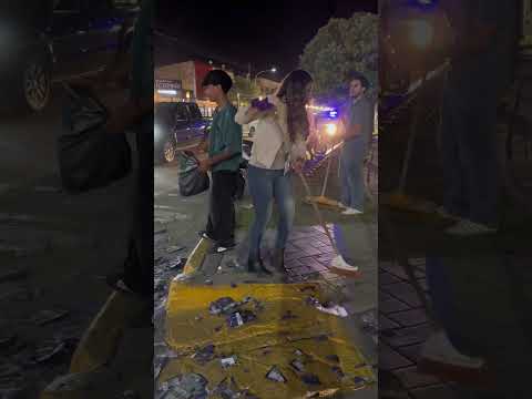 La misma gente de LLA se quedó a limpiar la plaza. 🦁#milei #argentina #cordoba #libertad