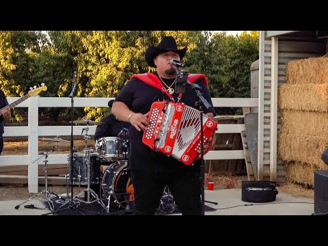 Los Robles - Voy A Llorar Por Ti (LIVE)