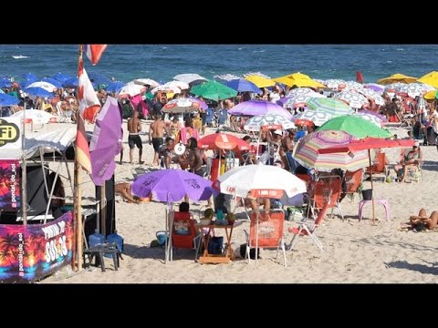 Video Thumbnail: Mikrokosmos Copacabana: Zwischen Drinks und Dreck am ikonischen Strand