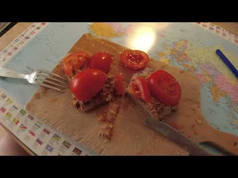 MongoTV_10984 - Min Frokost - RUGBRØD Med LEVERPOSTEJ Med RISTET LØG og TOMAT