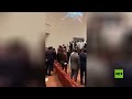 عراك وتبادل للعنف في أولى جلسات البرلمان العراقي (صور + فيديو)