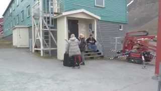 preview picture of video 'Spitsbergen Guesthouse in Longyearbyen'