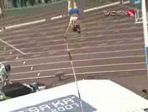 Isinbayeva retains pole vault title