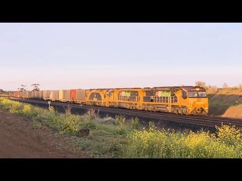QRNational PM1 Freight Train With 6000 and G Class Diesel Locomotives (30/9/2010) - PoathTV Railway