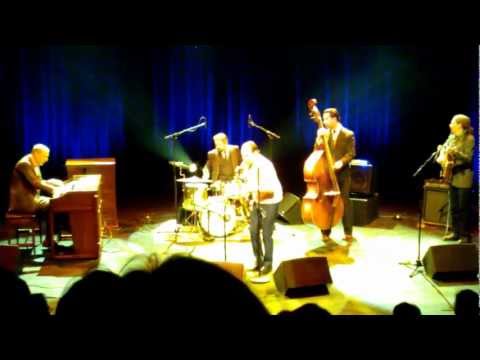 The WooHoos & Niko Ahvonen - Ring Dang Doo