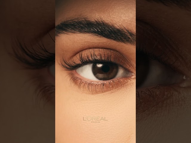 Vídeo relacionado con Aurora Perrineau (Eyeliner) Big Head. Máscara más Grande Que la Vida.