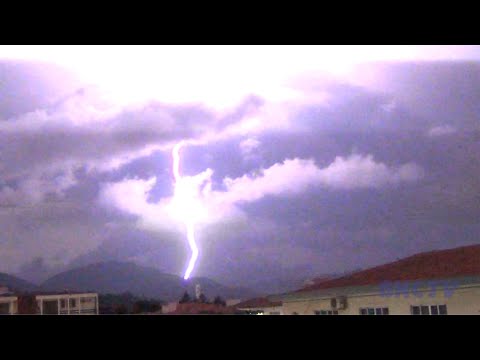 Cena impressionante!!! Poderoso raio e tempestade em Tubarão, SC.