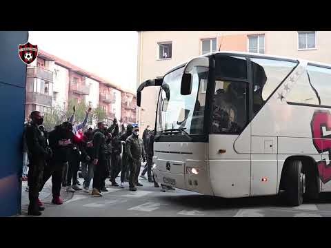 PO DERBY: Príchod autobusu do Trnavy a vítanie fanúšikov