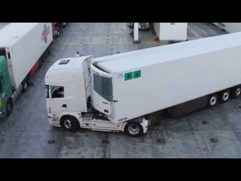 Beladung Fähre in Bari Italien 9/2012 mit Panoramaausblick