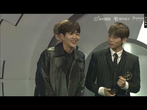 160329 SHINee receiving award @ KU Asian Music Awards