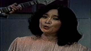 Download lagu Titiek Sandhora - Perawan Desa (1981) Aneka Ria Safari mp3 Download lagu Titiek Sandhora - Perawan Desa (1981) Aneka Ria Safari mp3