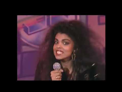 Black Kiss feat  Cherita - Jump On the Floor   (SUPER 50 Clip)