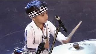 3-year-old drums like a pro - YouTube