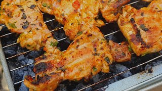 פרגיות מעולות ברוטב צ'ימצורי על האש או במחבת פסים Chicken BBQ in chimitsuri sauce (ליהי קרויץ - מטבח בקלי קלות) - התמונה מוצגת ישירות מתוך אתר האינטרנט יוטיוב. זכויות היוצרים בתמונה שייכות ליוצרה. קישור קרדיט למקור התוכן נמצא בתוך דף הסרטון