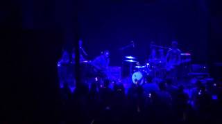 Mondo Cozmo - Hold On To Me / Shine