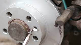 VW Golf Brakes replacement - How to fit new Rear Brake Pads & Discs/Rotors(MK4/Bora/Jetta) (Breaks)