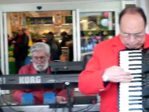 Tina canta il motivo dal film Titanic