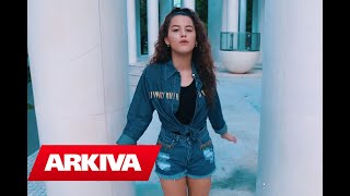 Doruntina Kurteshi - Paparaci