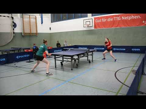 Angelina Baldus - Anna-Lena Kraemer ( TTV GW Daseburg ) am 19.11.2022: 11:9, 11:3, 11:6