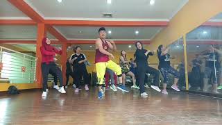 Download lagu Remix HUJAN GERIMIS koreo by coach @amorrd7801 #senamkreasi mp3