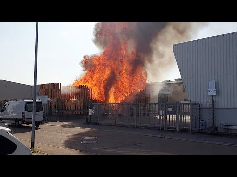 Palettenbrand in Dürrenzimmern