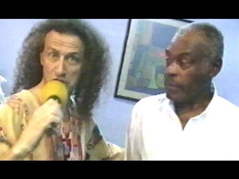 MIKI GONZALES canta " AKUNDUN " en el FESTIVAL ACAPULCO 96.