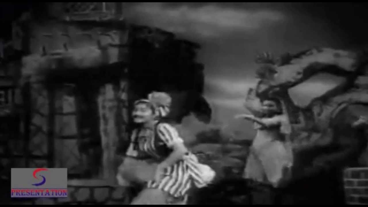 Dupattaa Meraa Malamal Kaa Rang Saleti Halakaa Lyrics | Adalat | Geeta Dutt, Asha Bhosle | Madan Mohan