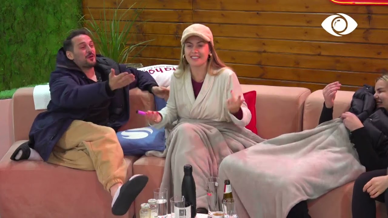 Banorët luajnë lojën telefoni i prishur