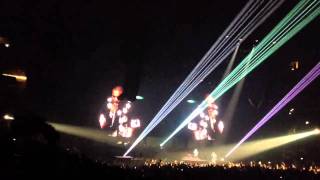 Jay-Z &amp; Kanye West - Watch The Throne - Niggas In Paris 10x