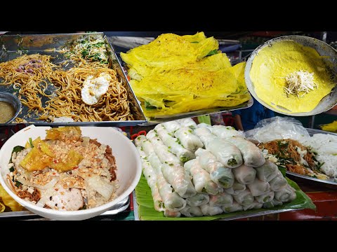 Phnom Penh Street Food, Tuol Tumpoung Market Street Food @ Evening, Eating DELICIOUS Khmer Food