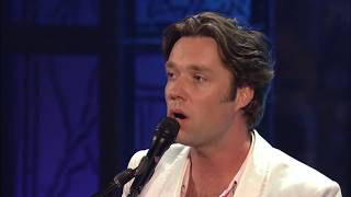 Rufus Wainwright performs traditional classic &quot;Willie Moore&quot;