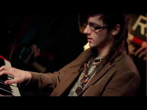 Smutná ranná električka