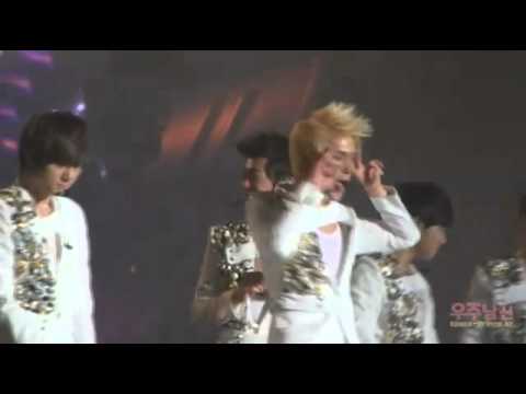 [Fancam][110219] Cute Dongwoon (Welcome Back to Beast Airline).