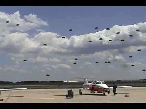 2006 Joint Services Open House - 82nd Airborne Mass Paradrop