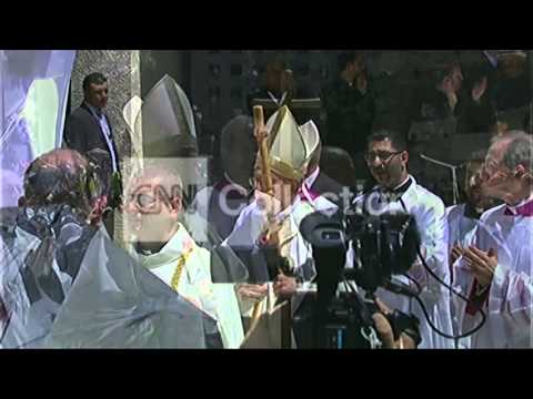 MIDEAST:POPE MASS ENTRANCE PROCESSION