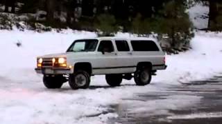 preview picture of video 'Playing with my Suburban in the snow at Dinky creek California'