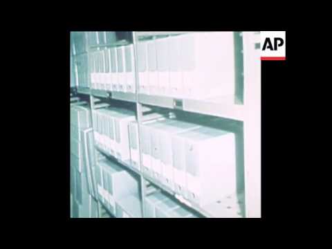 SYND 5-1-74 NIXON PAPERS AT THE NATIONAL ARCHIVES IN WASHINGTON