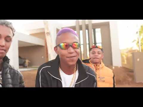 Dentro da Evoque prata ( Mc Menor Hr e Mc Menor Sg  - clipe Oficial)