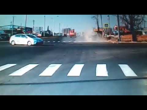 Автомобиль перевернулся от столкновения на перекрёстке в Благовещенске