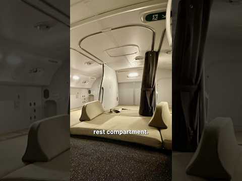 Exclusive tour of CREW REST on the Boeing 787 Dreamliner 🤯  #shorts #crewrest #aviationobsession